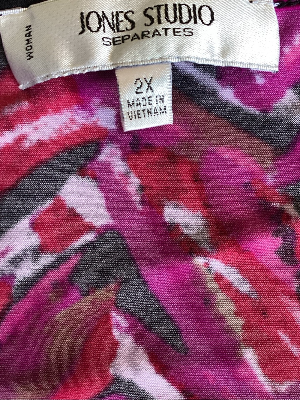Jones Studio Plus Size 2X Sleeveless Cowl Neck Top in Vibrant Magenta Chevron - Picture 7 of 7